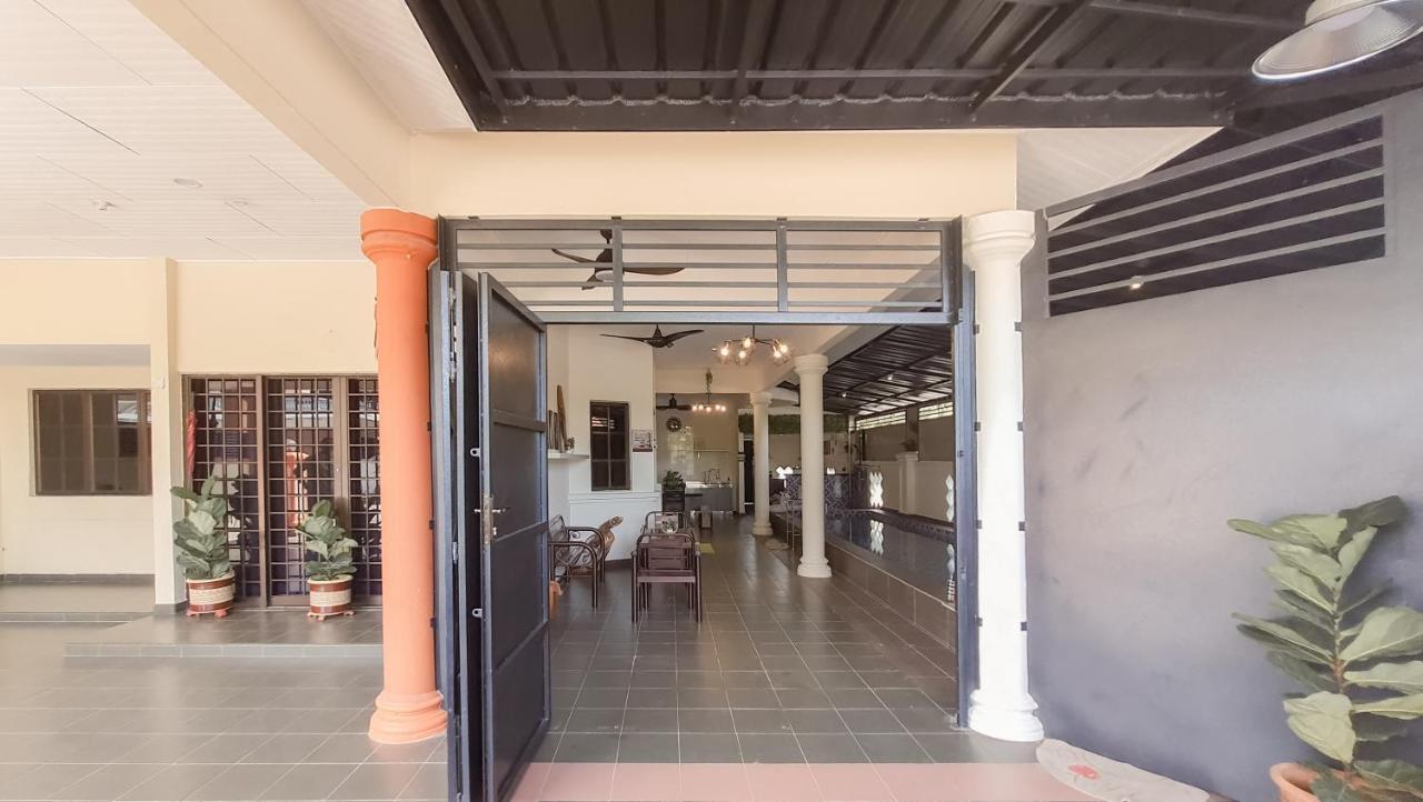 Holiday home Pool Max Bath Tub Bbq Steamboat Party 5bedroom 23pax Full Airconditioned *