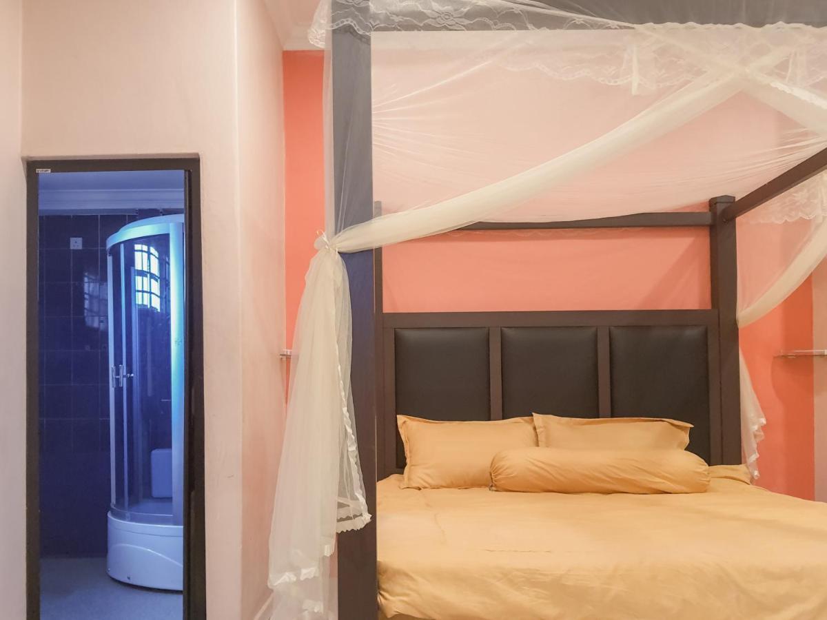 Holiday home Pool Max Bath Tub Bbq Steamboat Party 5bedroom 23pax Full Airconditioned Malacca