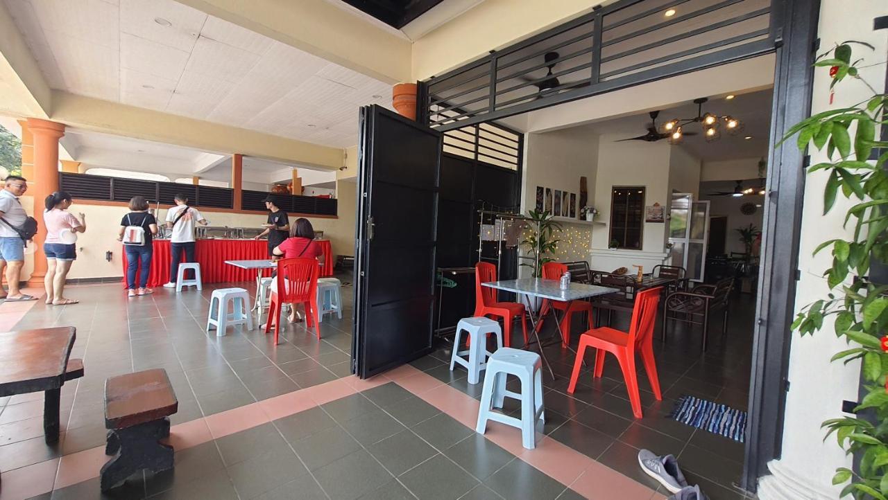Pool Max Bath Tub Bbq Steamboat Party 5bedroom 23pax Full Airconditioned Holiday home Malacca